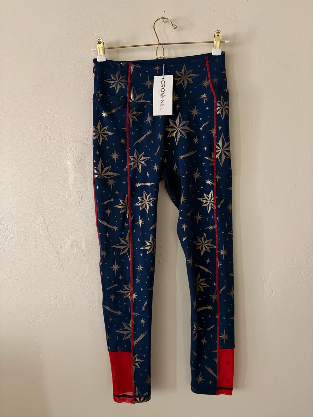 NWT Crowned Athletics Star Captain Marvel Leggings Limited Edition Rundisney M